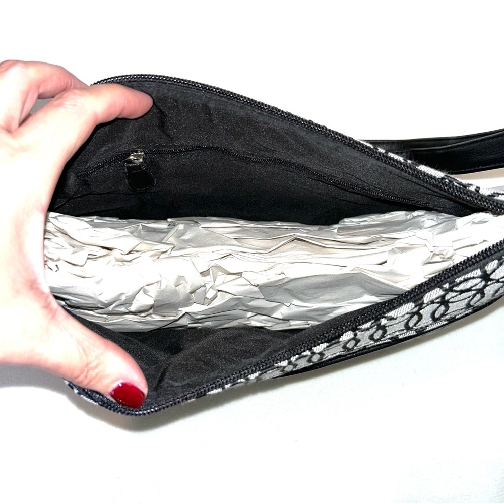 Time and Tru Geometric Black and White Shoulder Bag - Picture 7 of 9